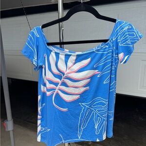 Fighting Eel Blue and White Leaf Print Top
